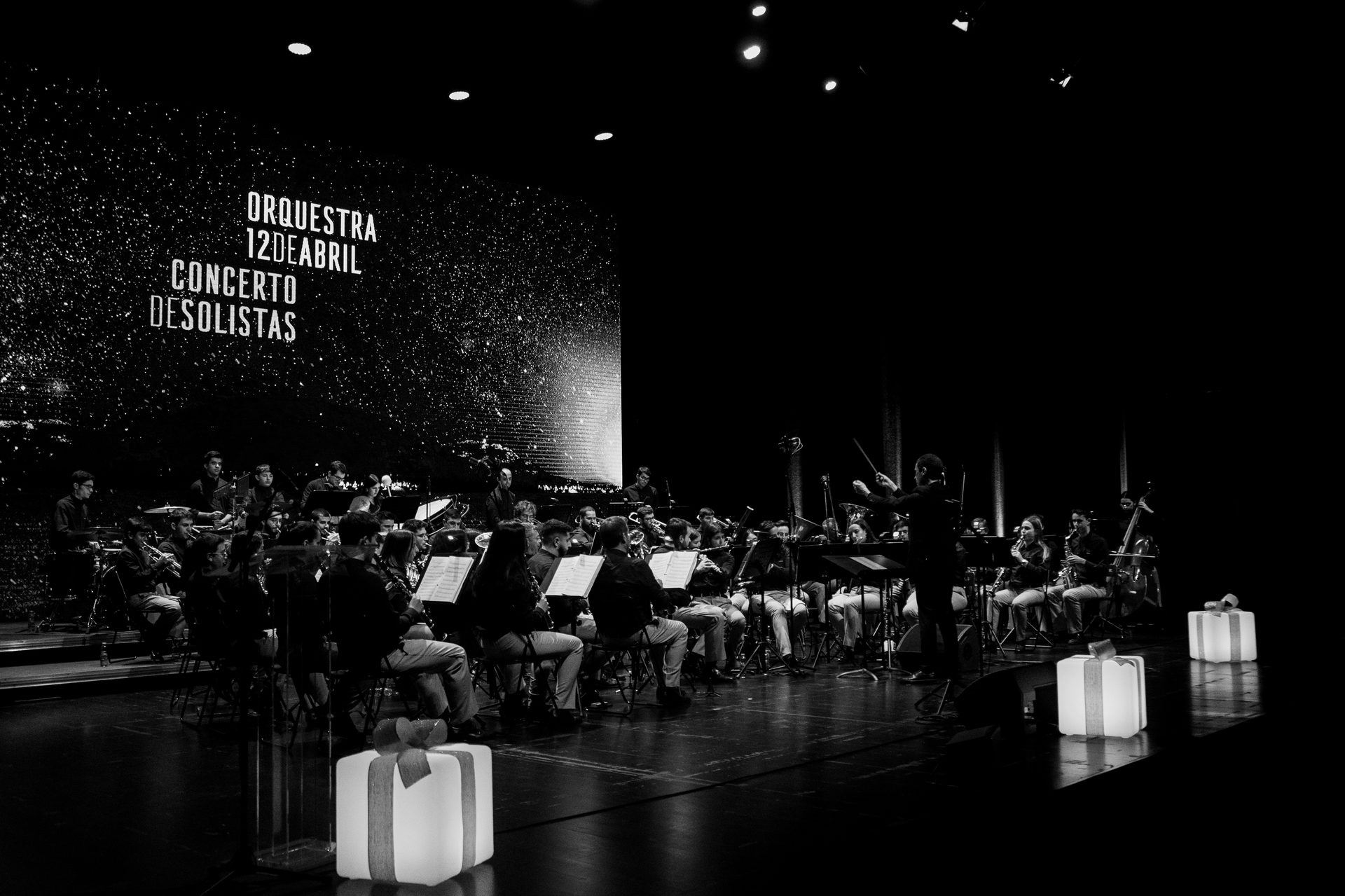 OF 12 de Abril — Momentos